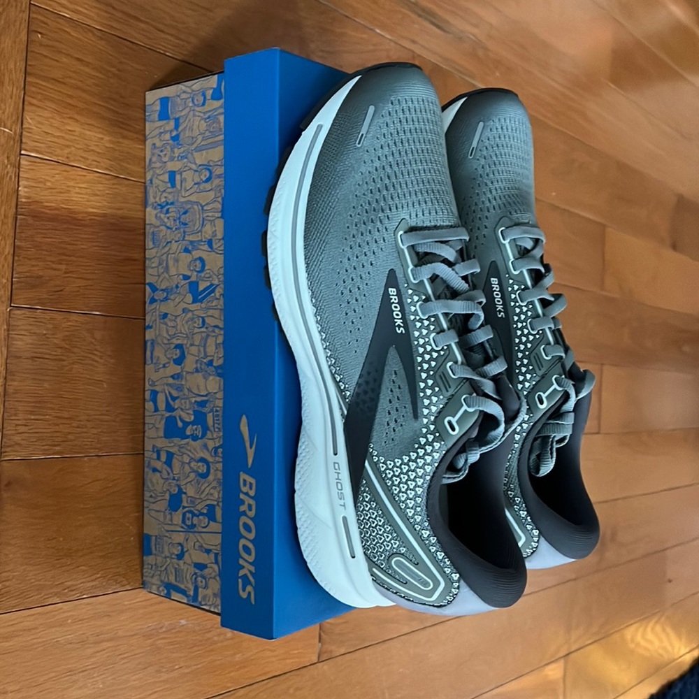 Brooks Ghost 14 men size 9 Wide